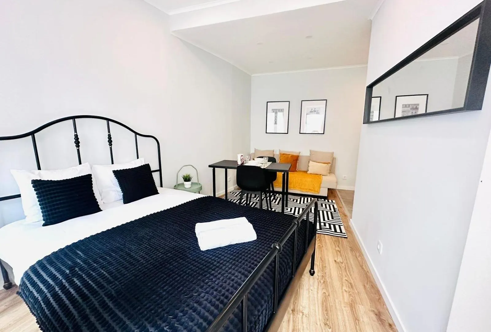 Mary Yellow - No 222 Rc - Studio & Loft Lisbona